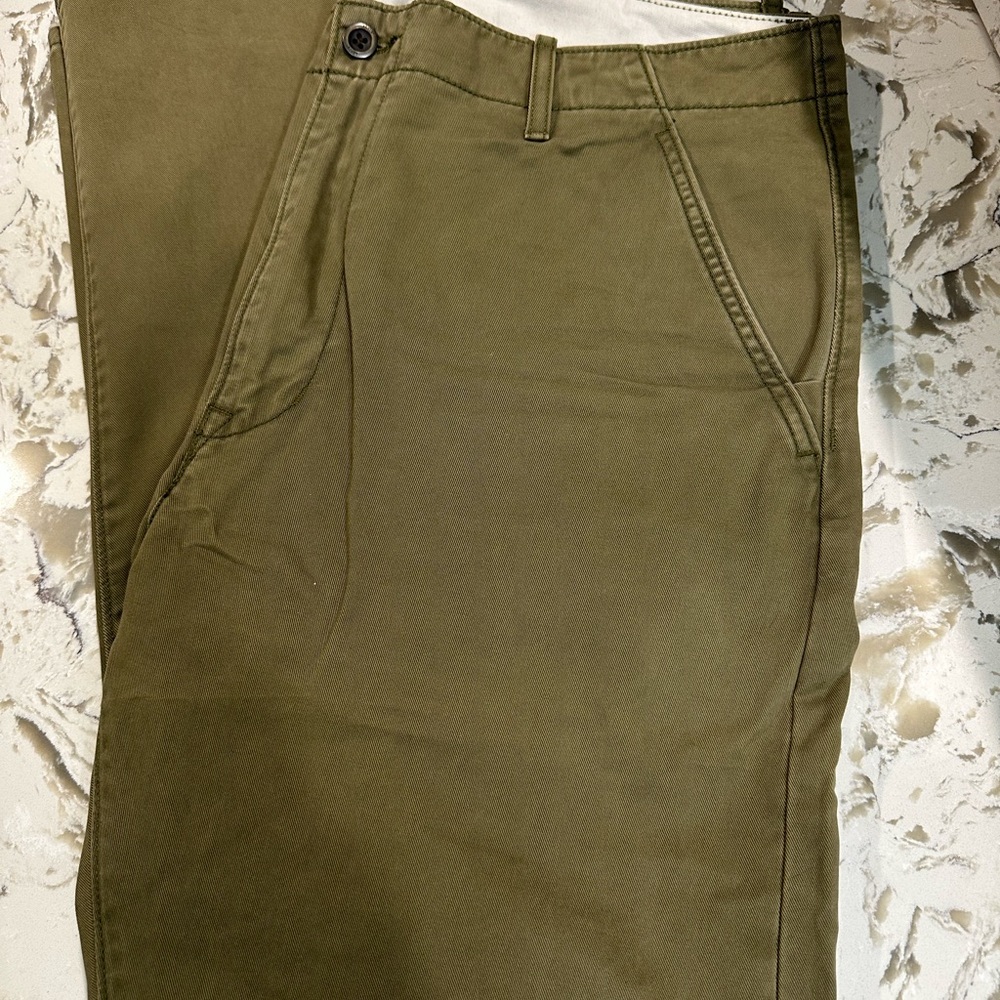 Levi's Men's Olive Green Chinos